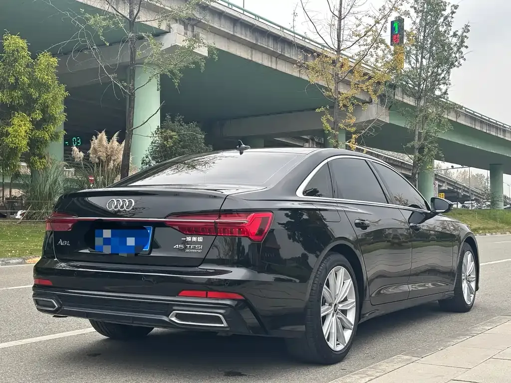 Audi A6L — фото 9