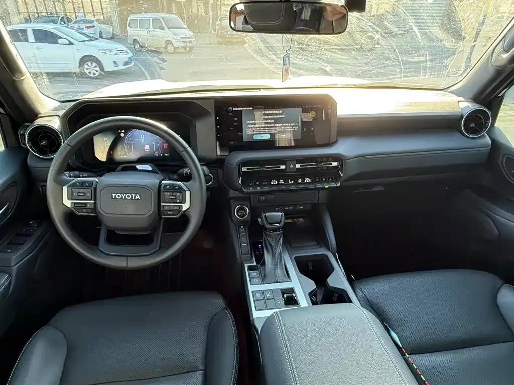 Toyota Prado — фото 4