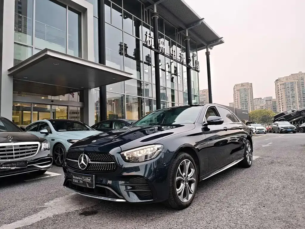 Mercedes-Benz E-Class — фото 1