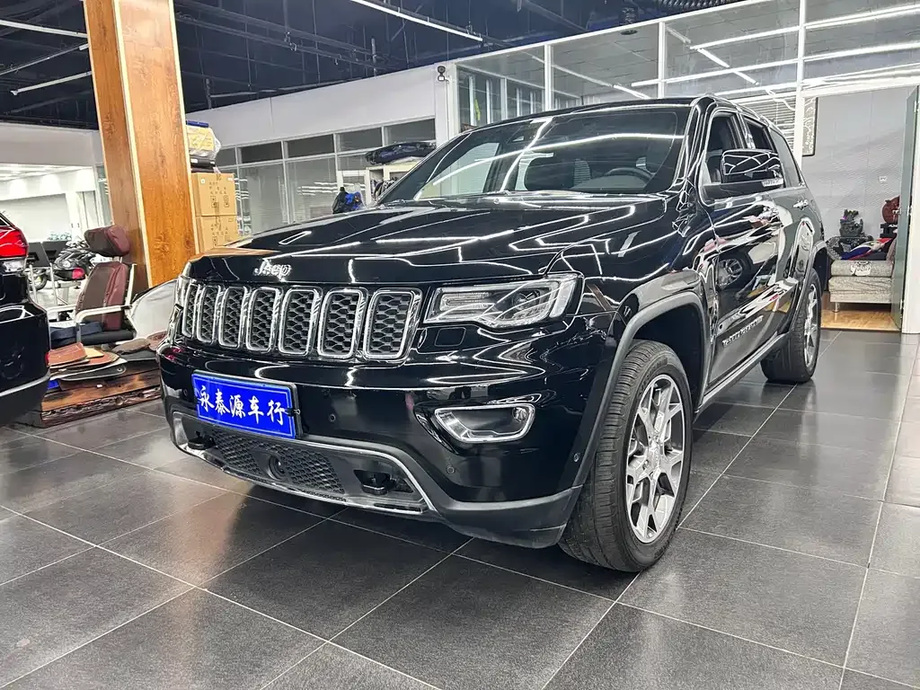 Jeep Grand Cherokee (Import) — фото 1