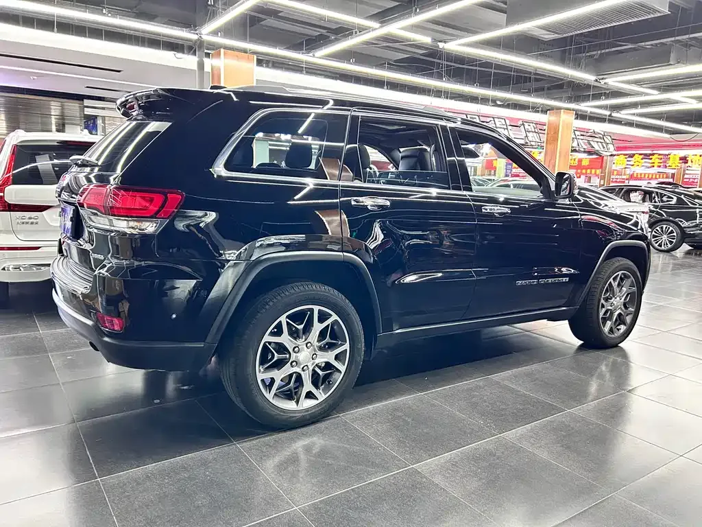Jeep Grand Cherokee (Import) — фото 3