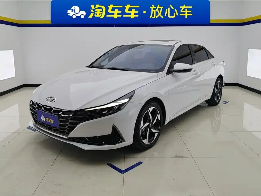 Hyundai Elantra — фото 1