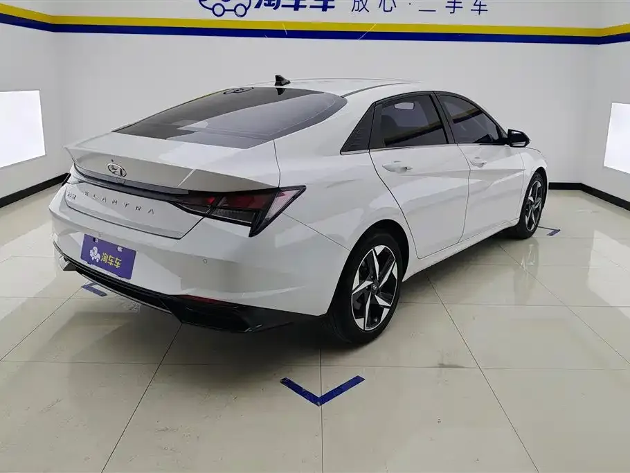 Hyundai Elantra — фото 3