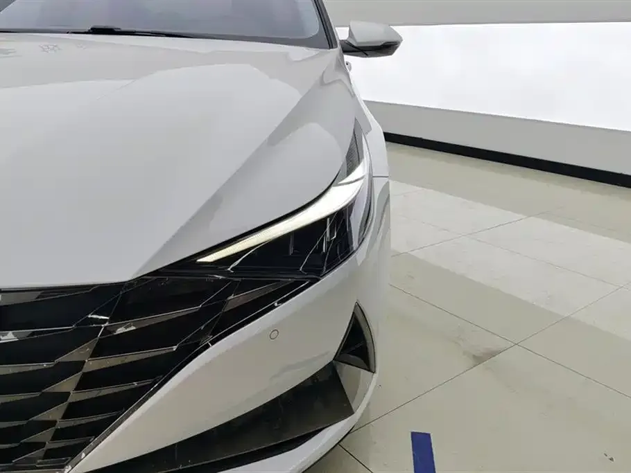 Hyundai Elantra — фото 5