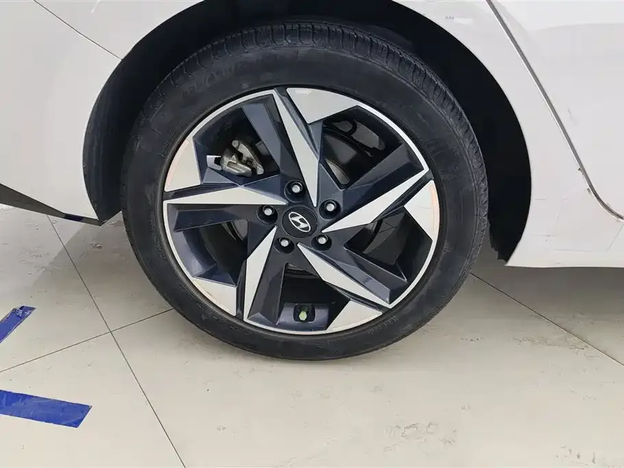 Hyundai Elantra — фото 6