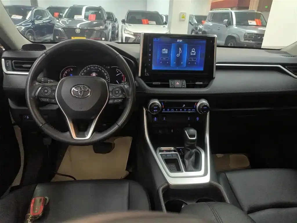 Toyota RAV4 — фото 10