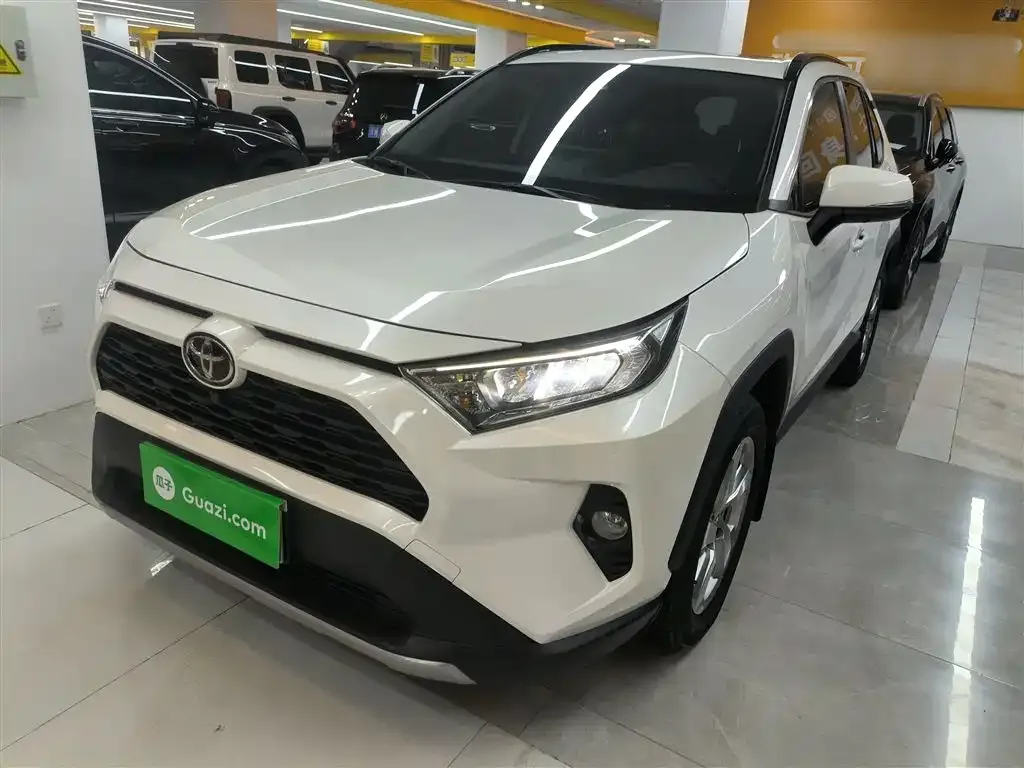 Toyota RAV4 — фото 2