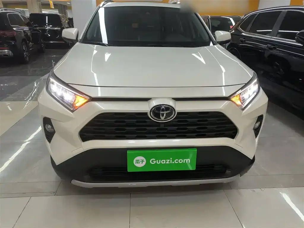 Toyota RAV4 — фото 3
