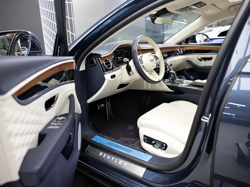 Bentley Flying Spur — фото 4