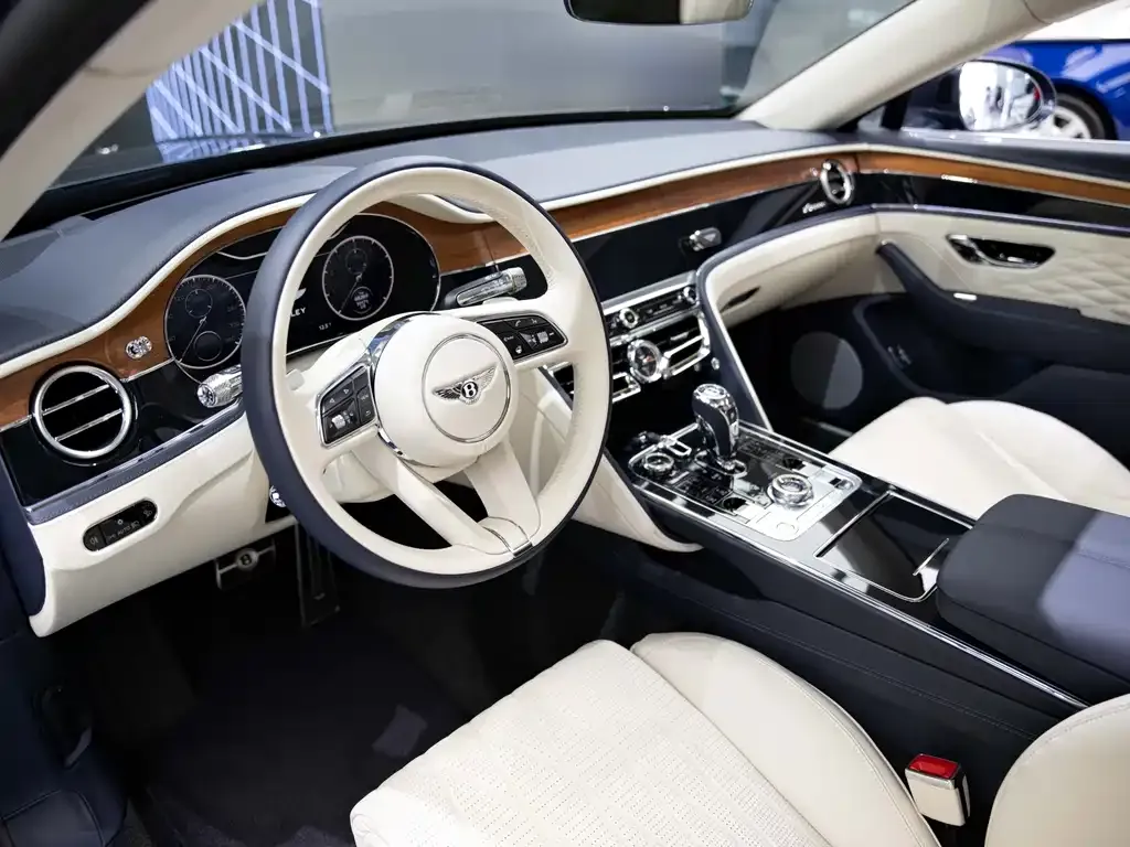 Bentley Flying Spur — фото 5