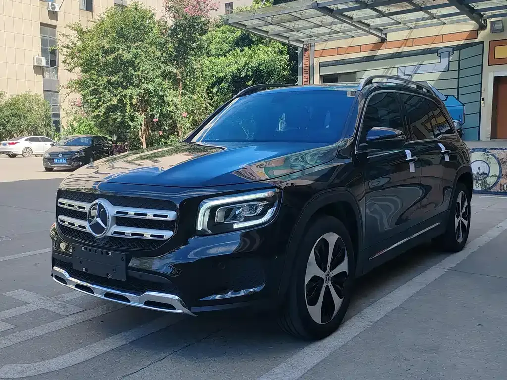Mercedes-Benz GLB — фото 1