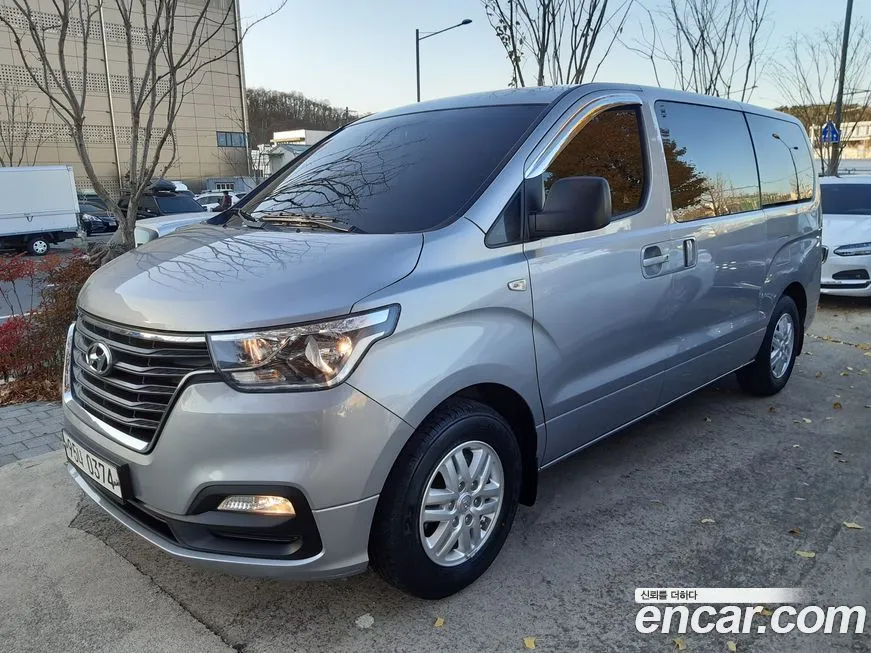Hyundai Starex — фото 1