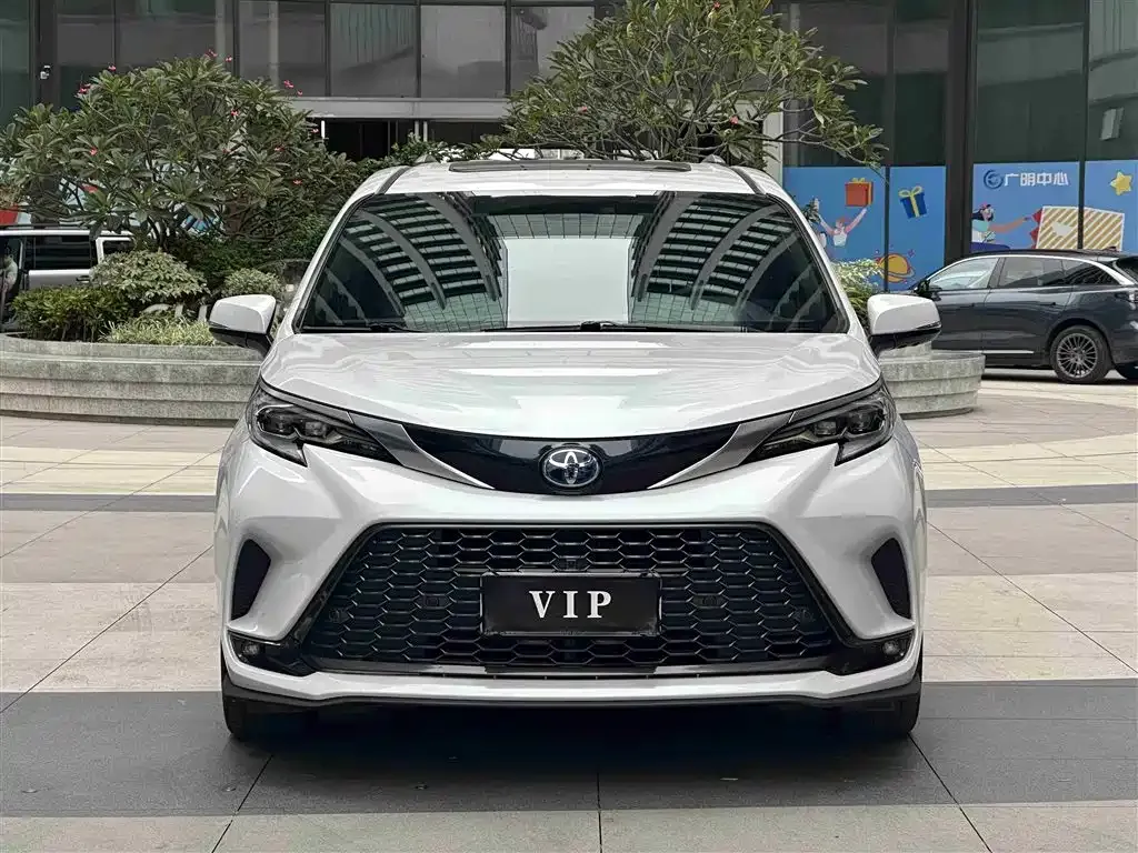Toyota Granvia — фото 2