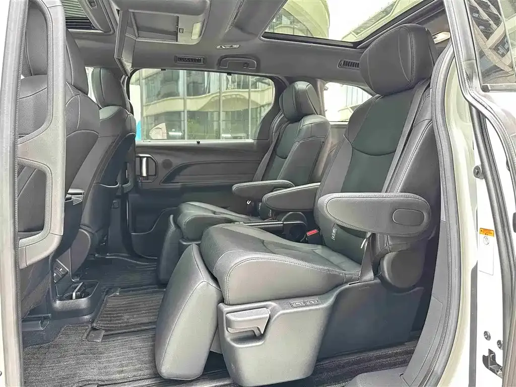 Toyota Granvia — фото 6