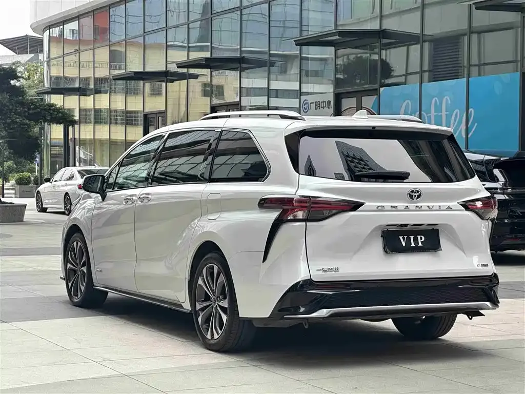 Toyota Granvia — фото 7