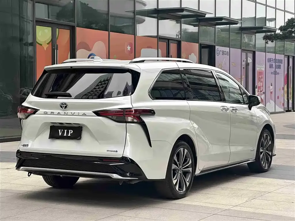 Toyota Granvia — фото 9