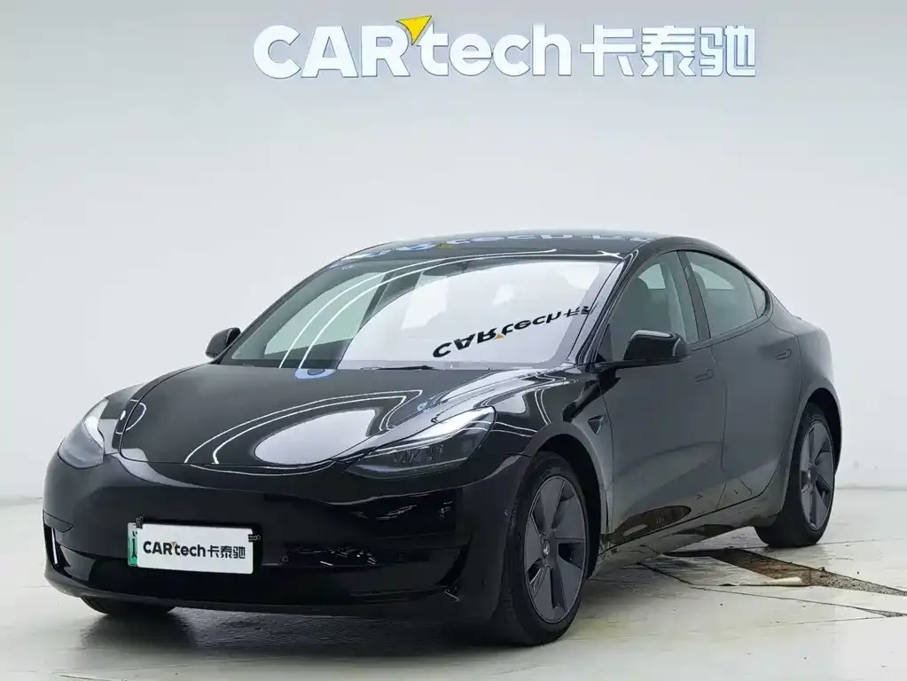 Tesla Model 3 — фото 1