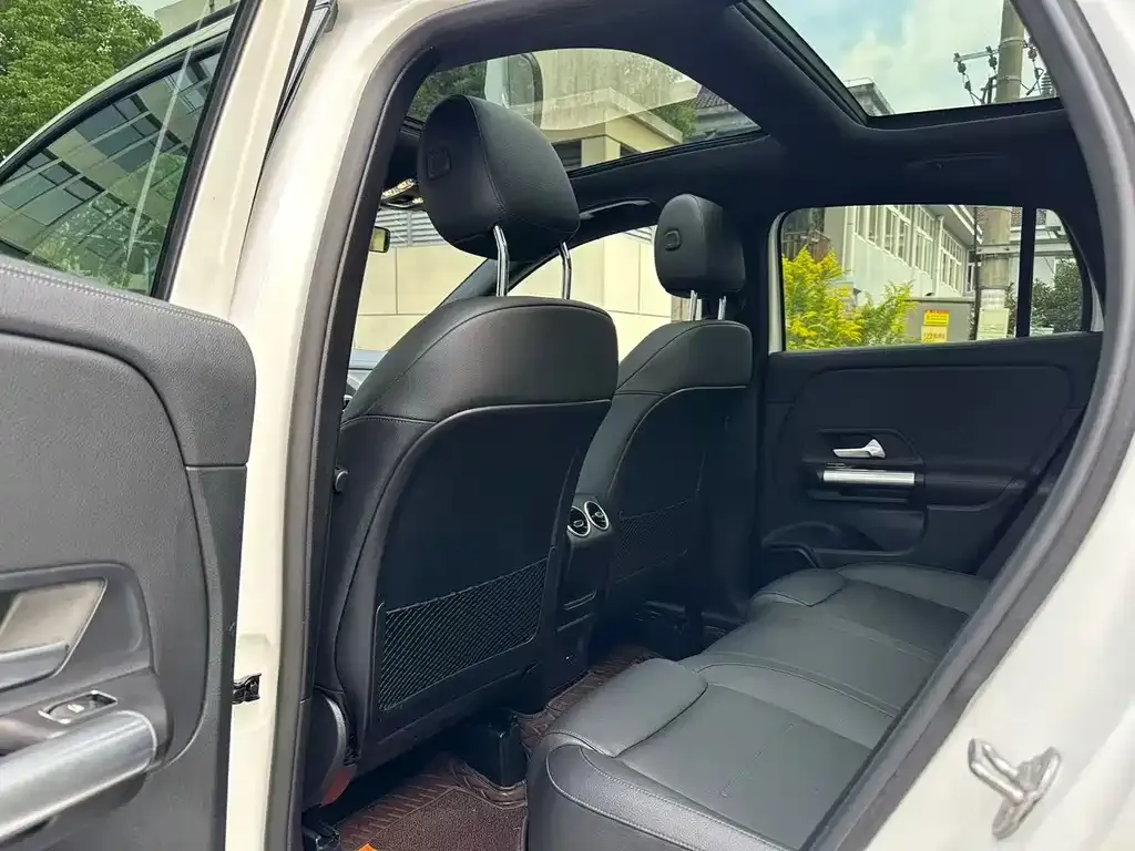 Mercedes-Benz GLA — фото 6
