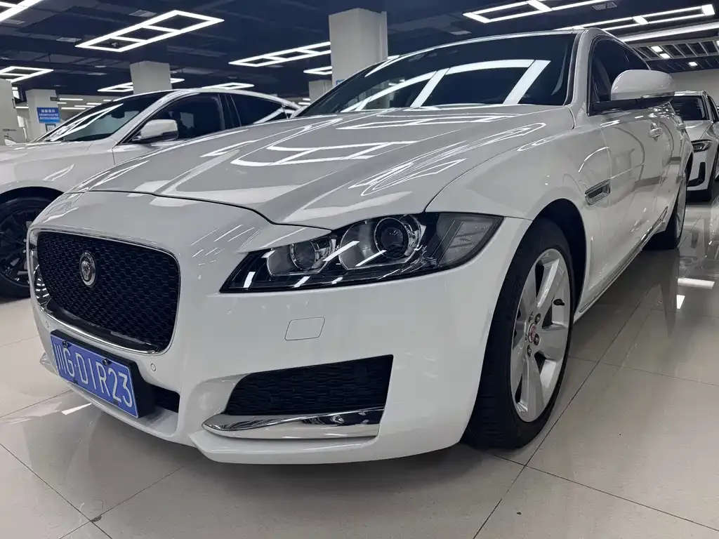 Jaguar XFL — фото 1