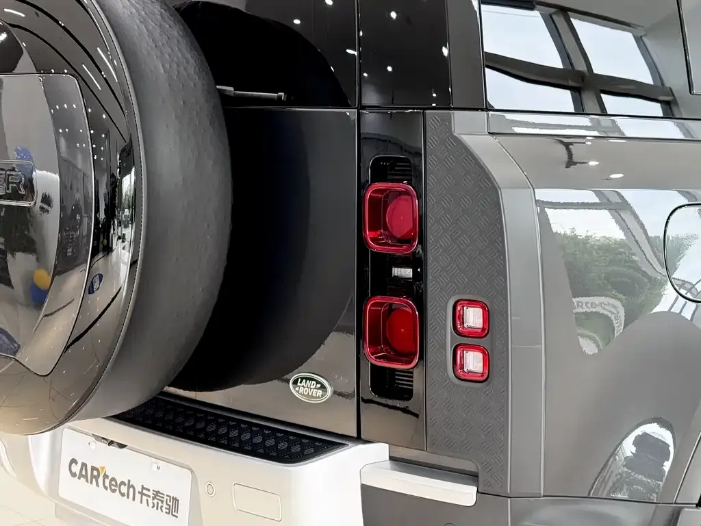 Land Rover Defender — фото 10