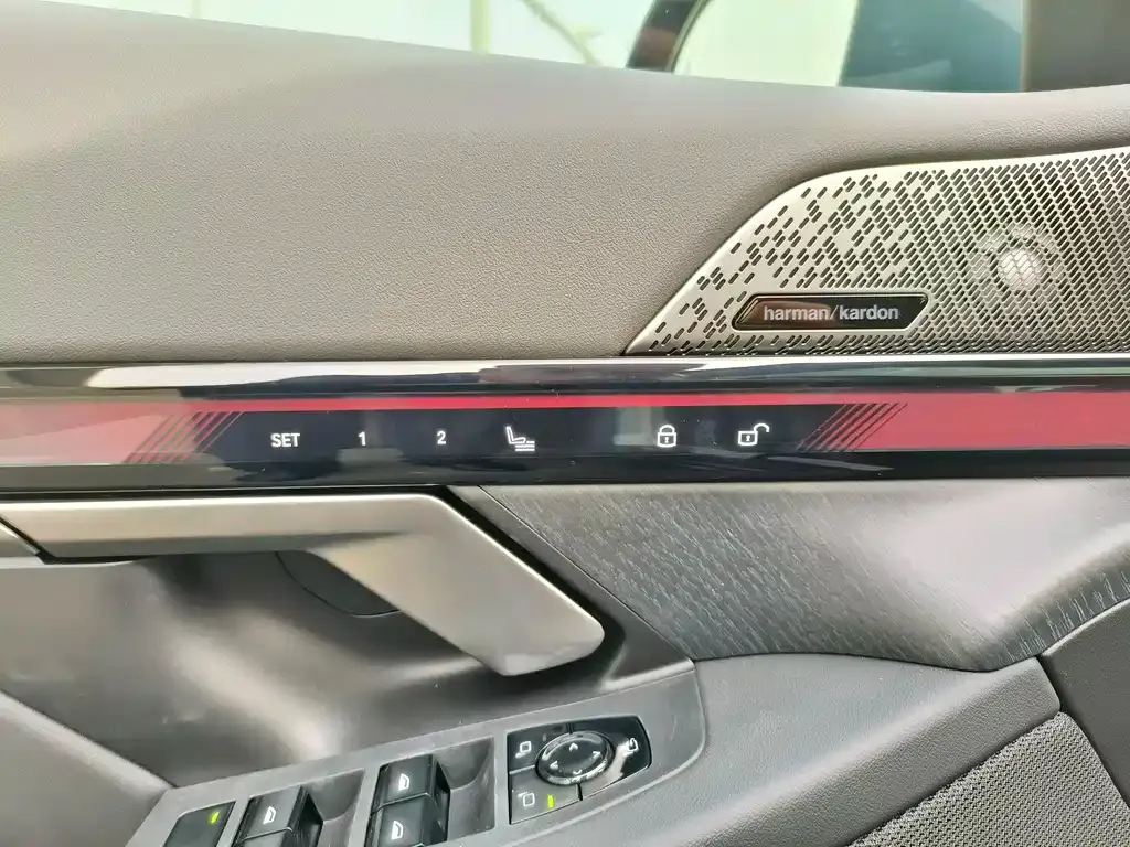 BMW i5 — фото 10