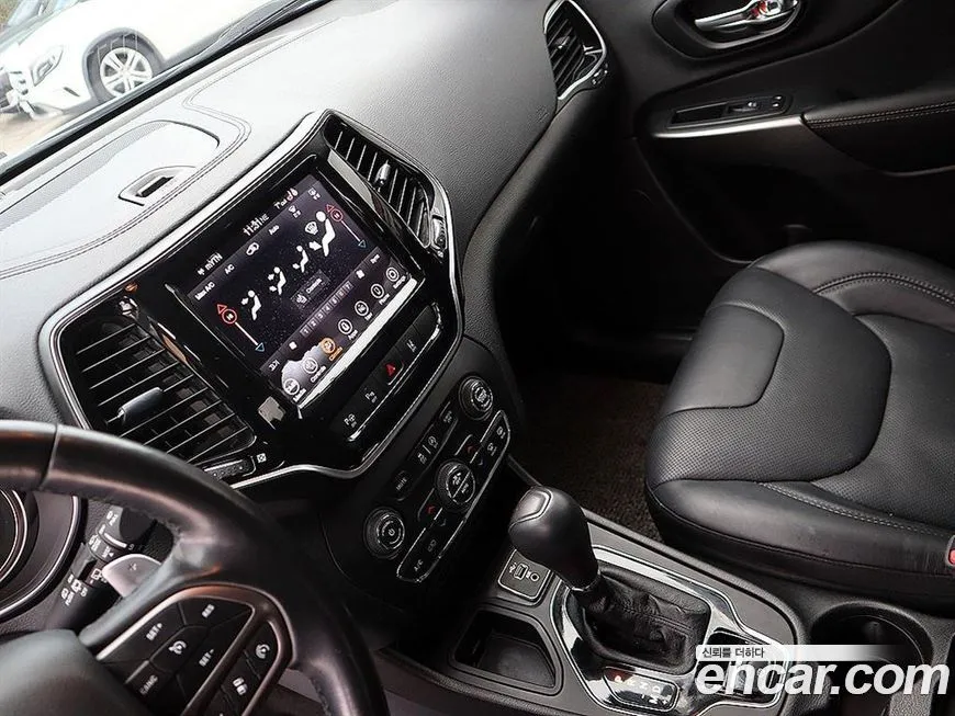 Jeep Cherokee — фото 9