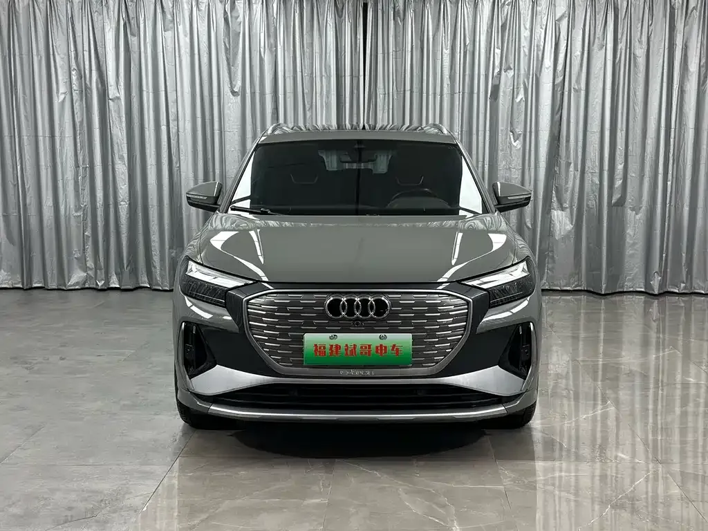 Audi Q4 e-tron — фото 2