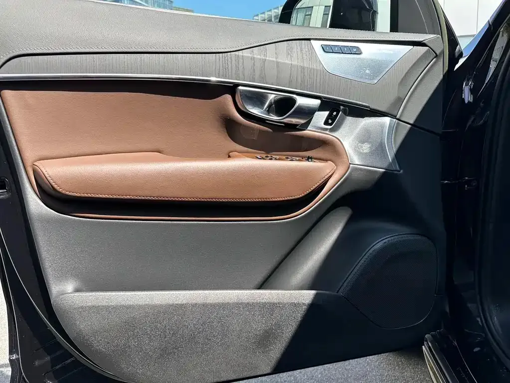 Volvo XC90 — фото 9