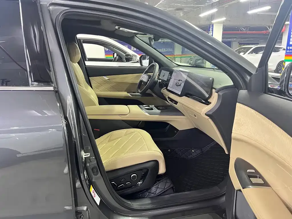 Changan CS75PLUS — фото 9