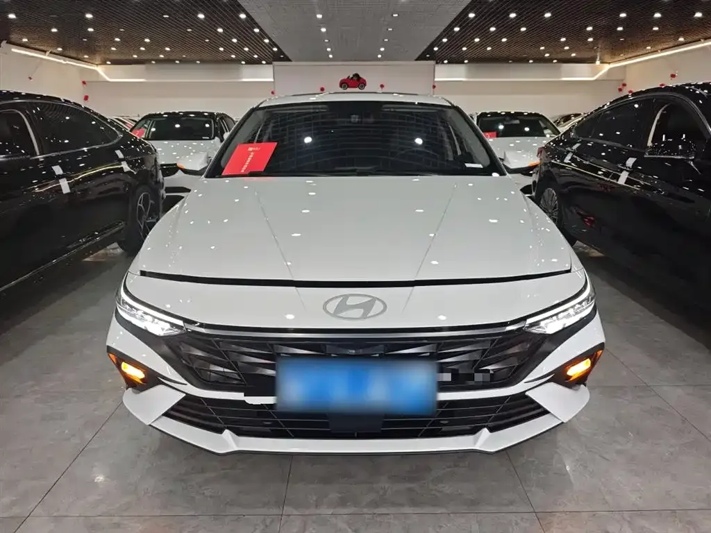 Hyundai Elantra — фото 3