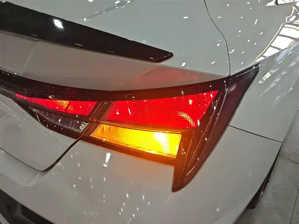 Hyundai Elantra — фото 8