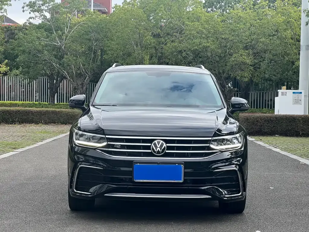 Volkswagen Tiguan L — фото 2