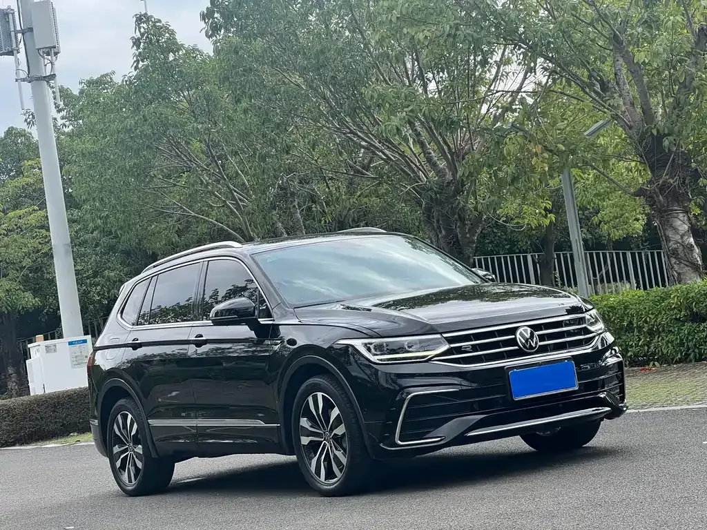 Volkswagen Tiguan L — фото 3
