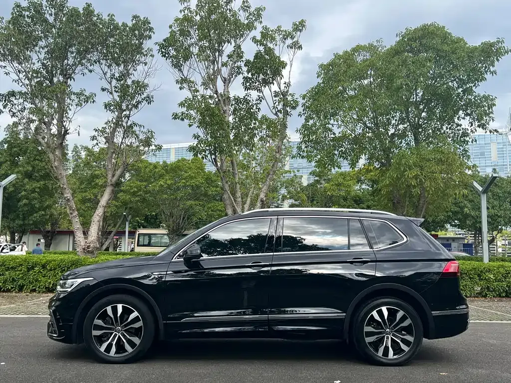 Volkswagen Tiguan L — фото 5