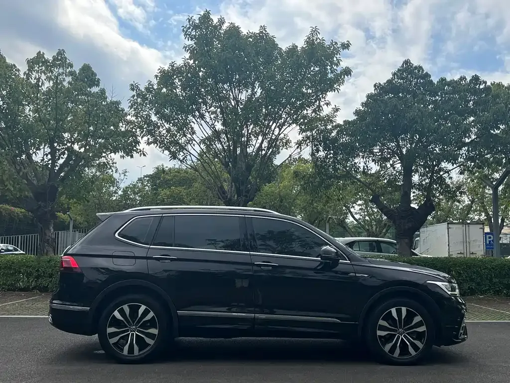Volkswagen Tiguan L — фото 6