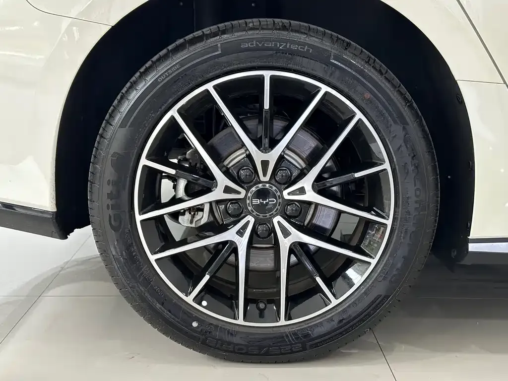 BYD Seal 07 DM-i — фото 10