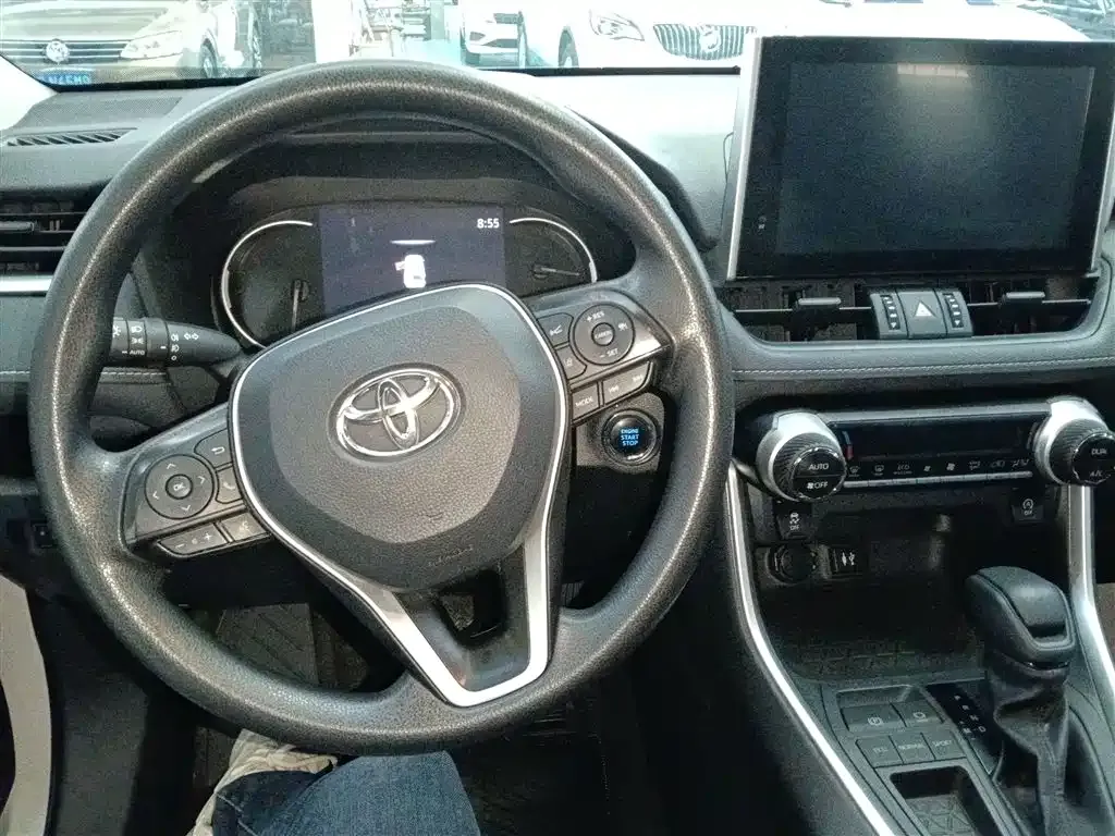 Toyota RAV4 — фото 10