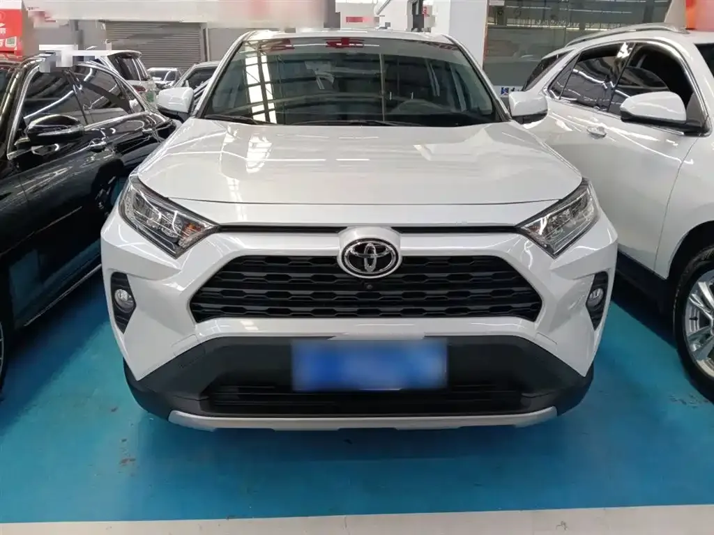 Toyota RAV4 — фото 3