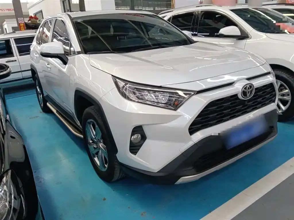 Toyota RAV4 — фото 4