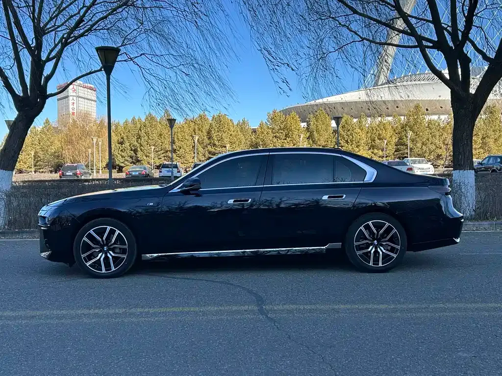 BMW 7 Series — фото 2
