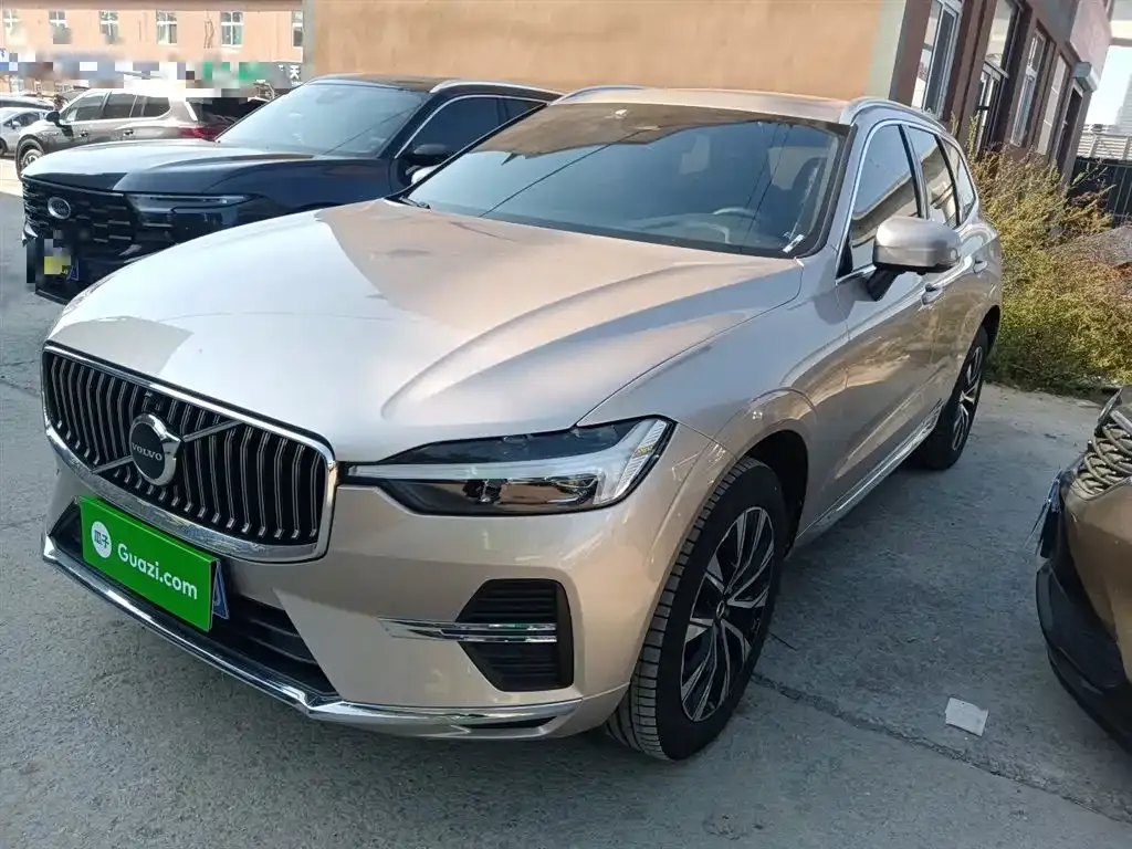 Volvo XC60 — фото 1