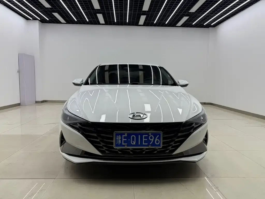 Hyundai Elantra — фото 2