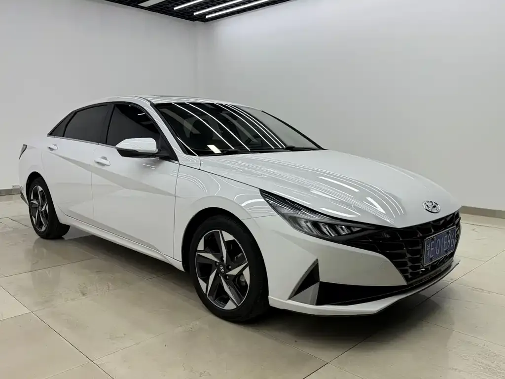 Hyundai Elantra — фото 3