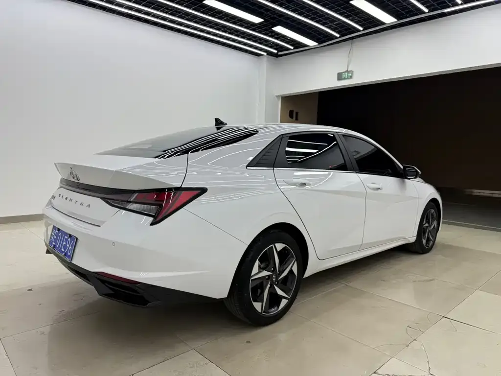 Hyundai Elantra — фото 5