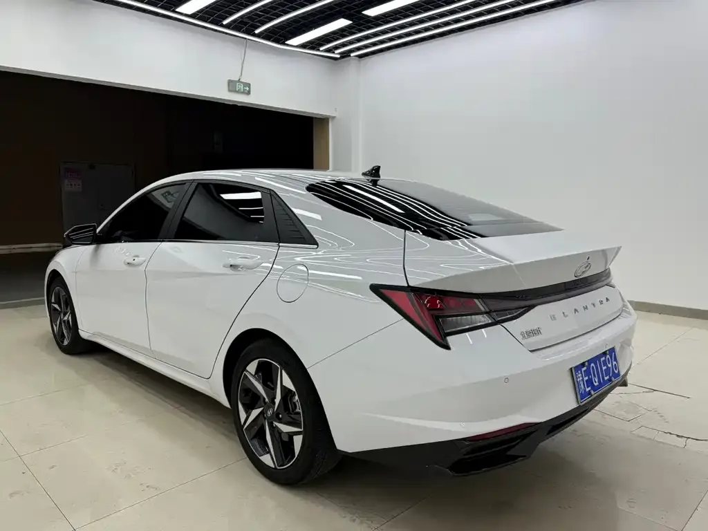 Hyundai Elantra — фото 6