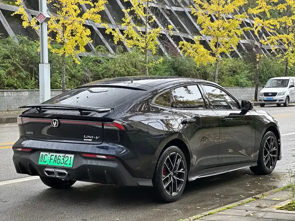 Changan UNI-V iDD — фото 4