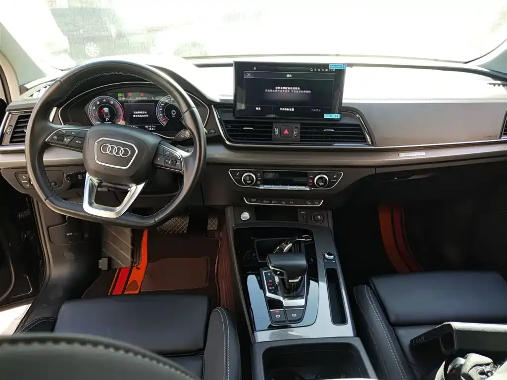 Audi Q5L — фото 10