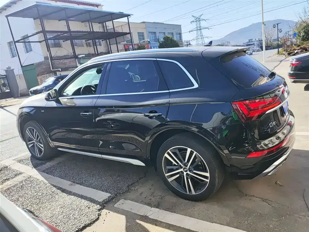 Audi Q5L — фото 5