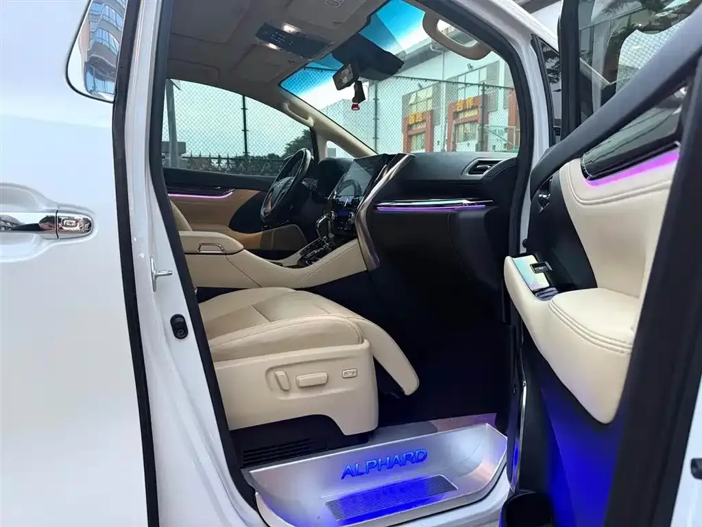 Toyota Alphard — фото 5