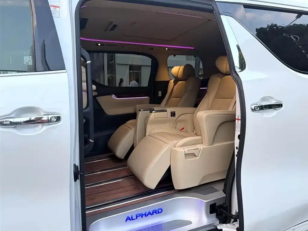 Toyota Alphard — фото 7